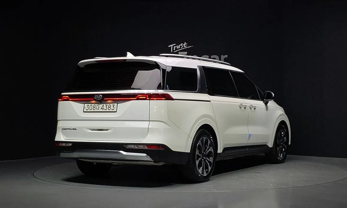 Kia Carnival — фото 4