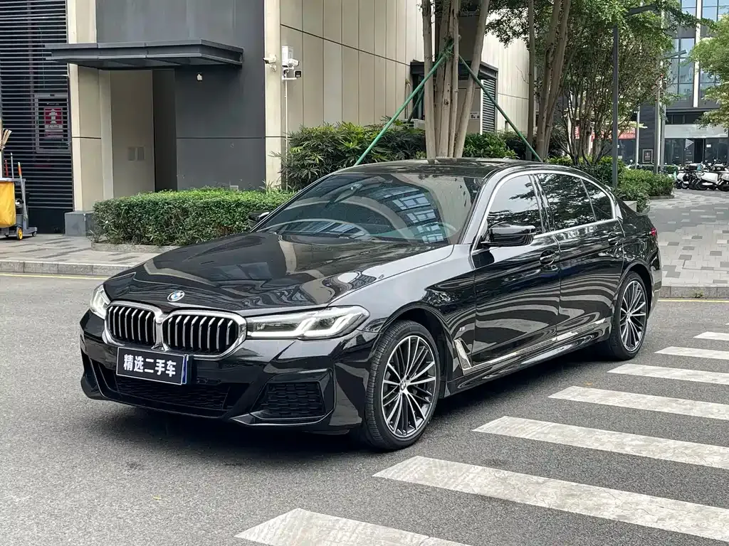 BMW 5 Series — фото 1