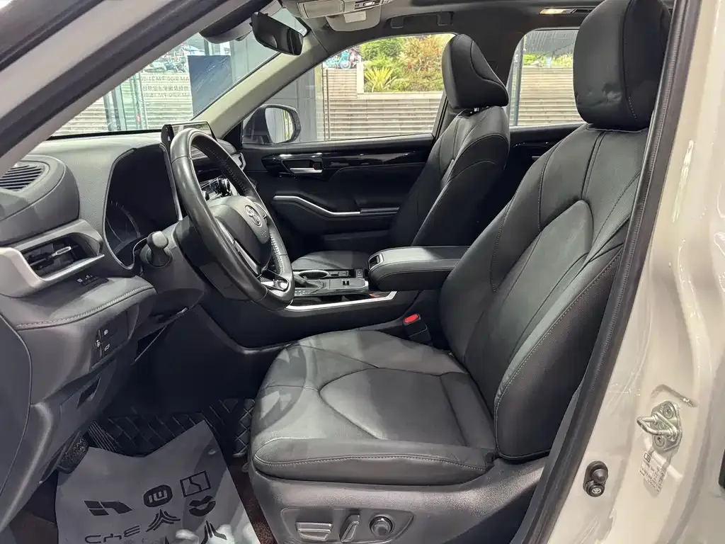 Toyota Highlander — фото 10