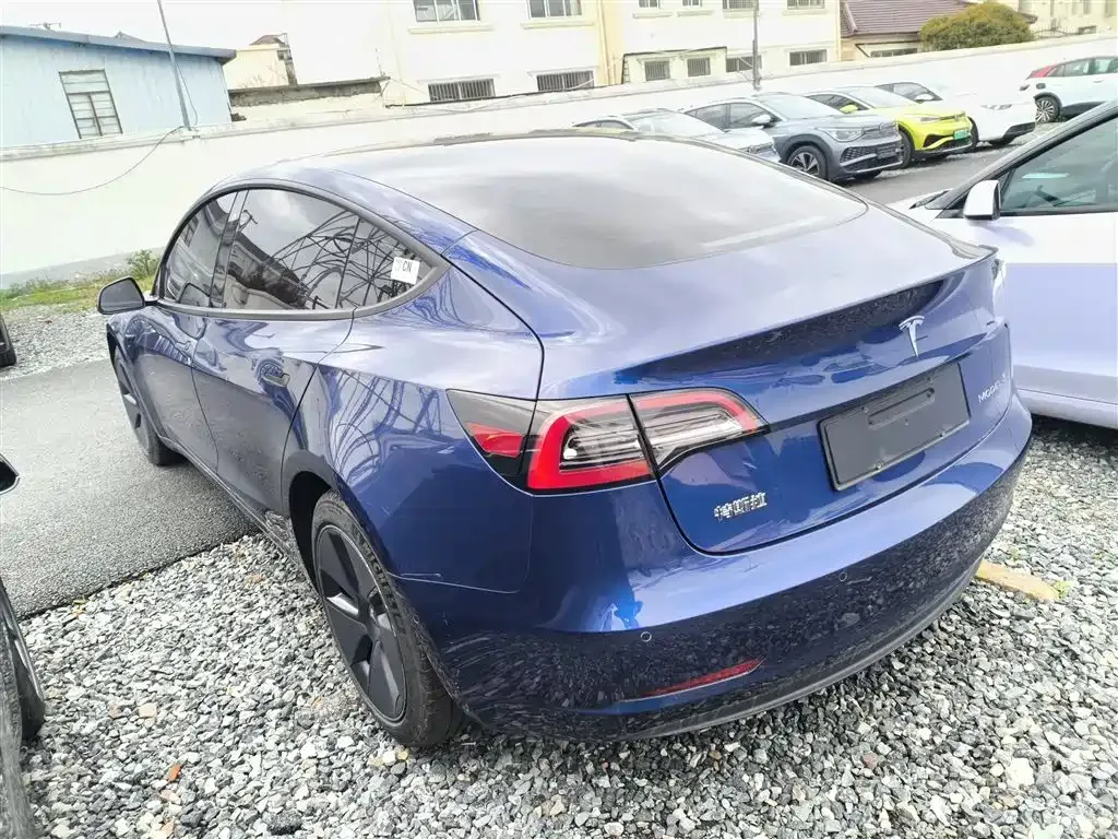 Tesla Model 3 — фото 5