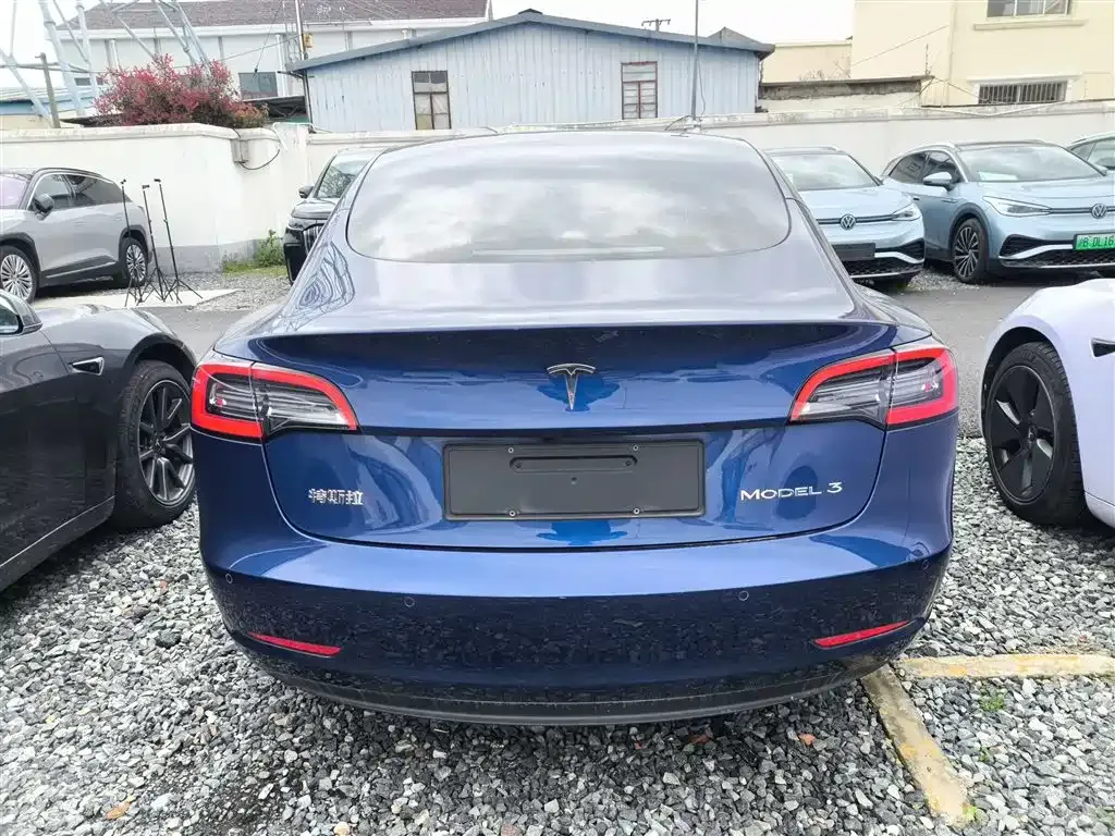 Tesla Model 3 — фото 8
