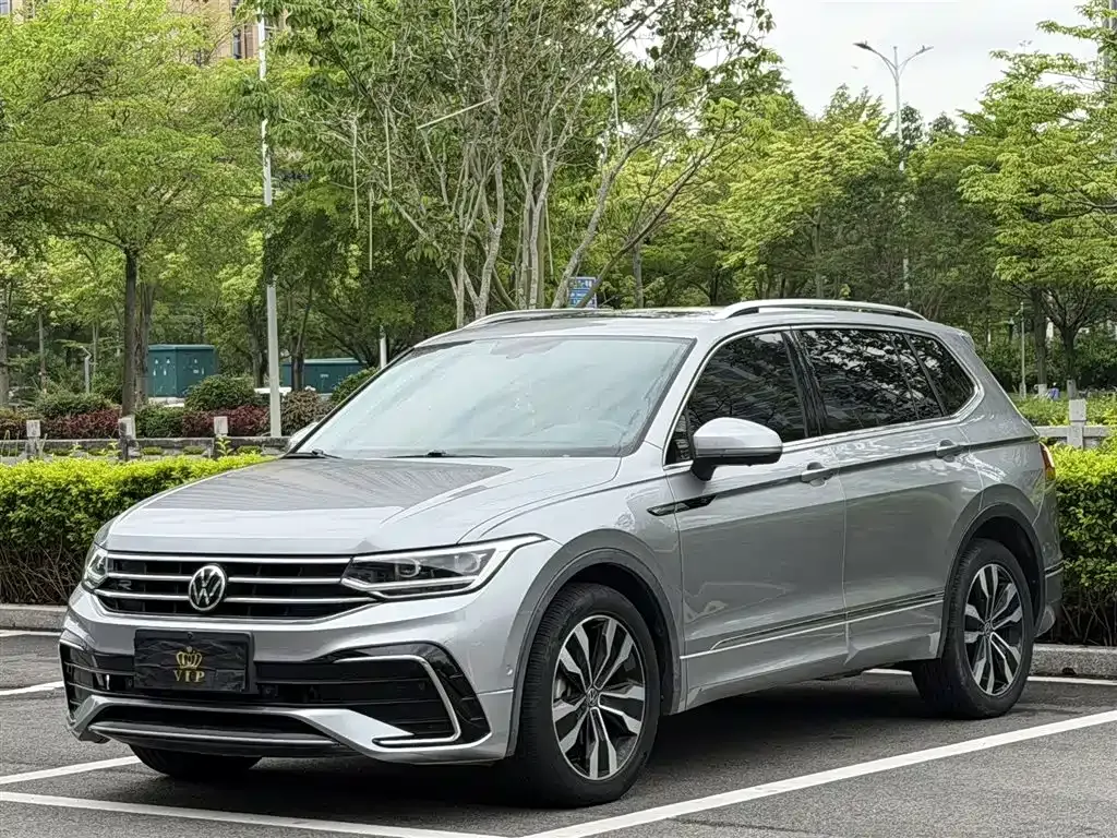 Volkswagen Tiguan L — фото 1