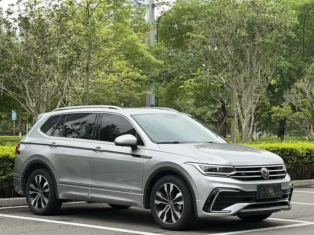 Volkswagen Tiguan L — фото 10