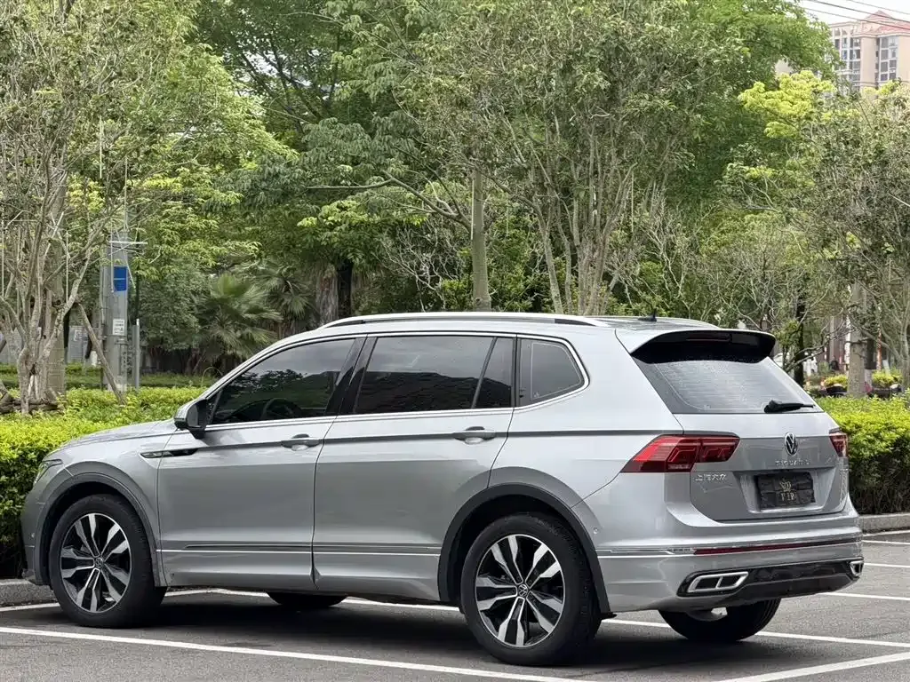 Volkswagen Tiguan L — фото 9