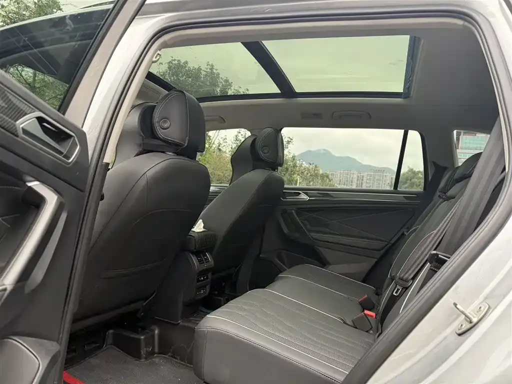 Volkswagen Tiguan L — фото 3