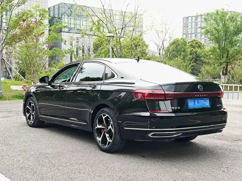 Volkswagen Passat — фото 5