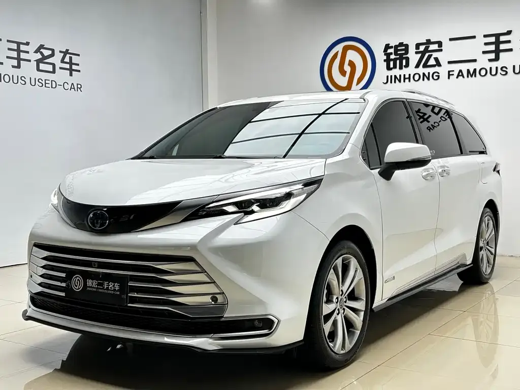 Toyota Sienna — фото 1
