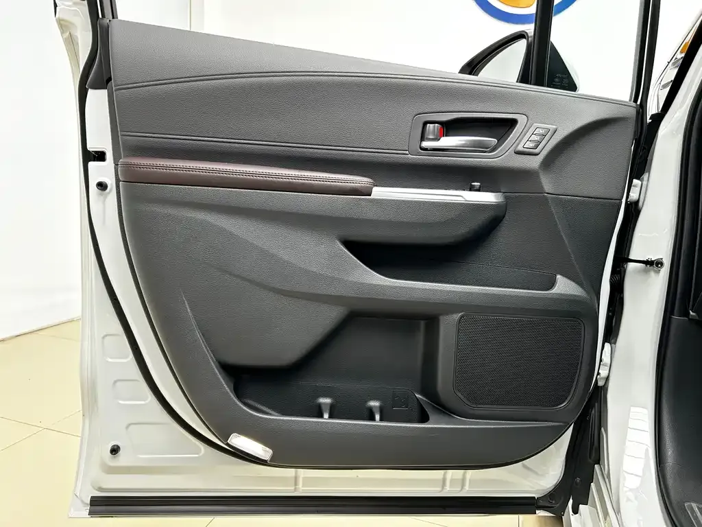 Toyota Sienna — фото 3
