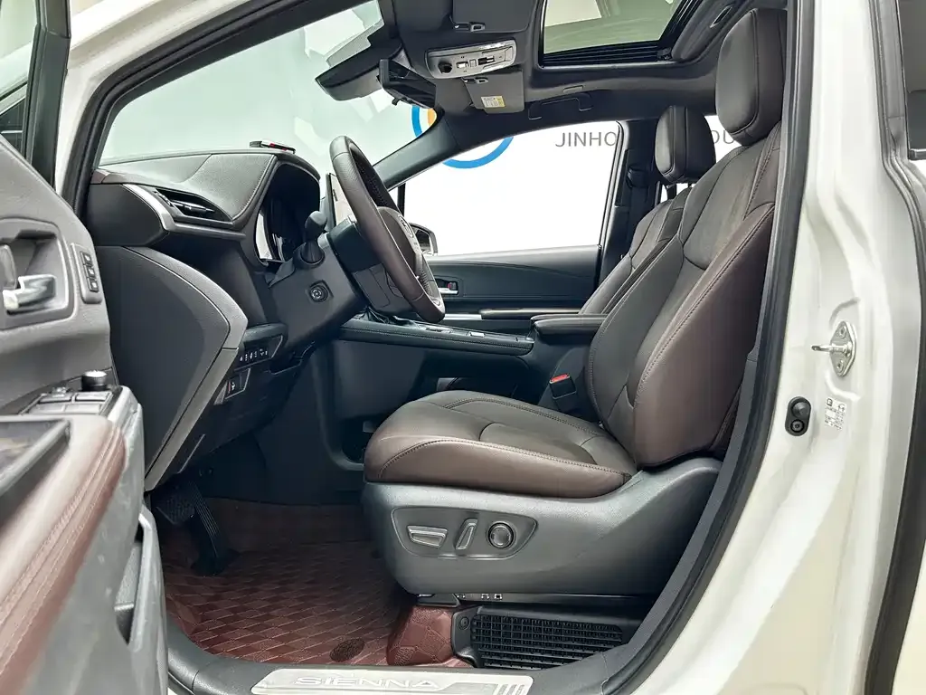 Toyota Sienna — фото 4