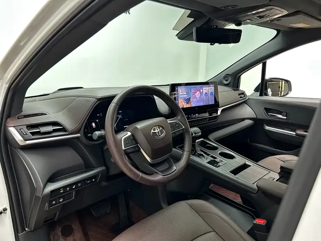 Toyota Sienna — фото 9