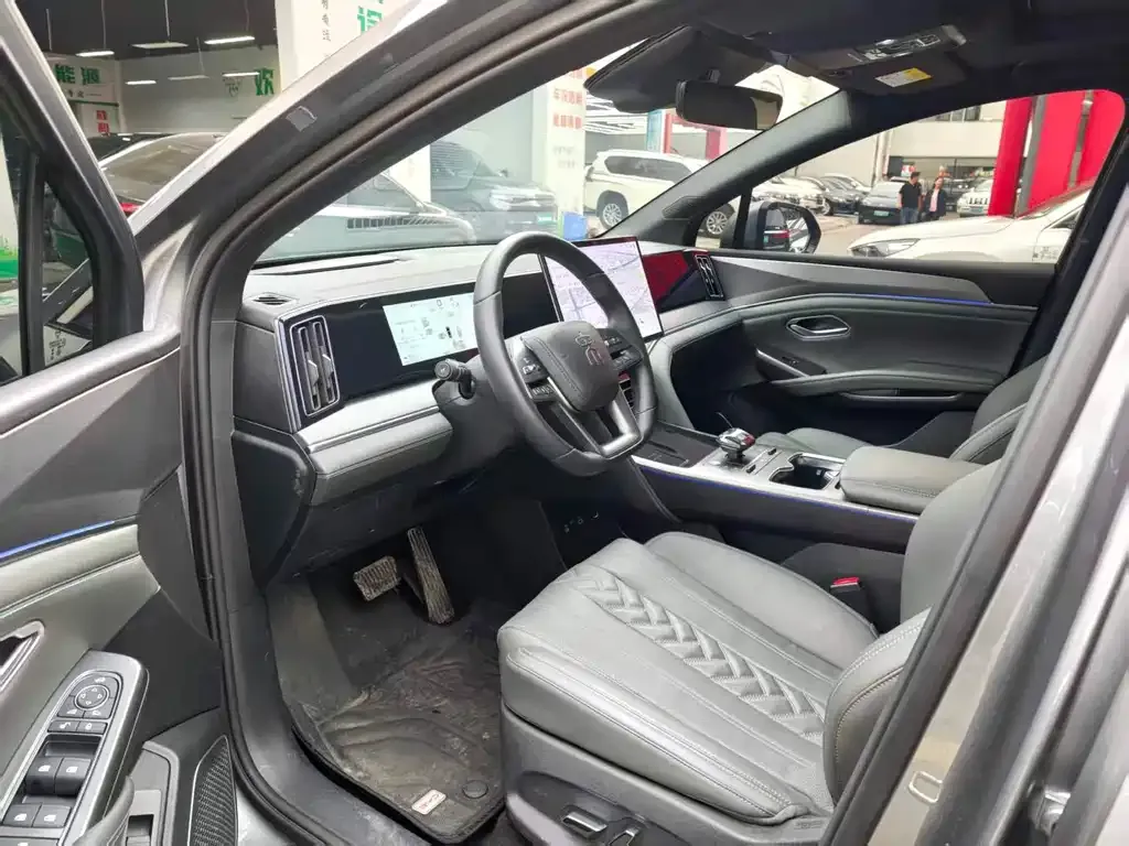 BYD L DM-i — фото 3