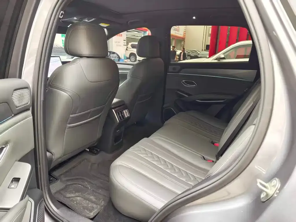 BYD L DM-i — фото 4