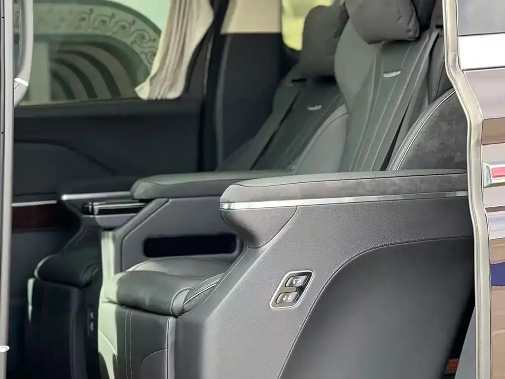 Hongqi HQ9 PHEV 2024 из CN, фото 2