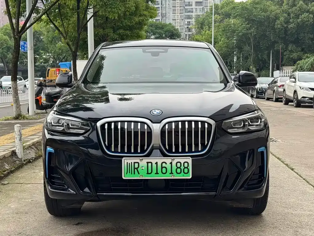 BMW iX3 — фото 7