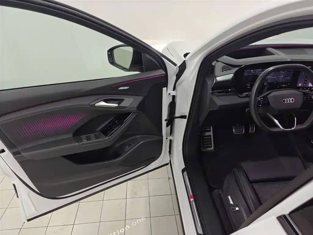 Audi Q6L e-tron — фото 10