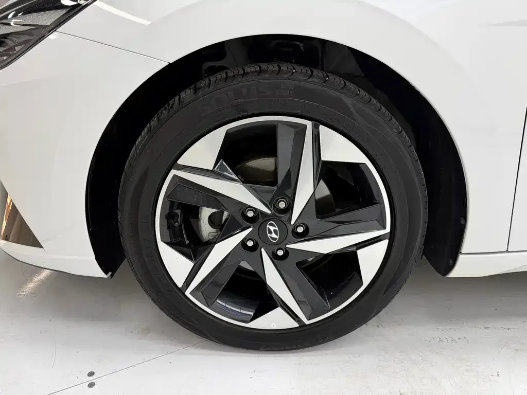 Hyundai Elantra — фото 4