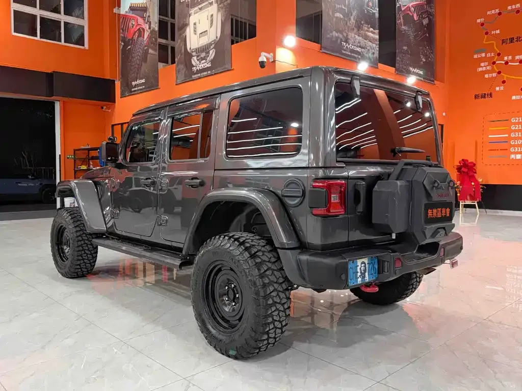 Jeep Wrangler — фото 9