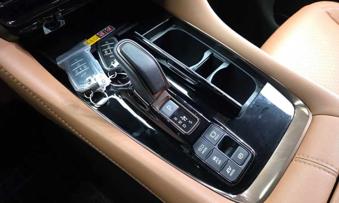 Toyota Alphard — фото 9