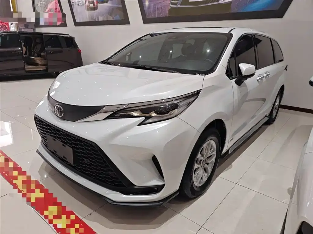 Toyota Granvia — фото 1