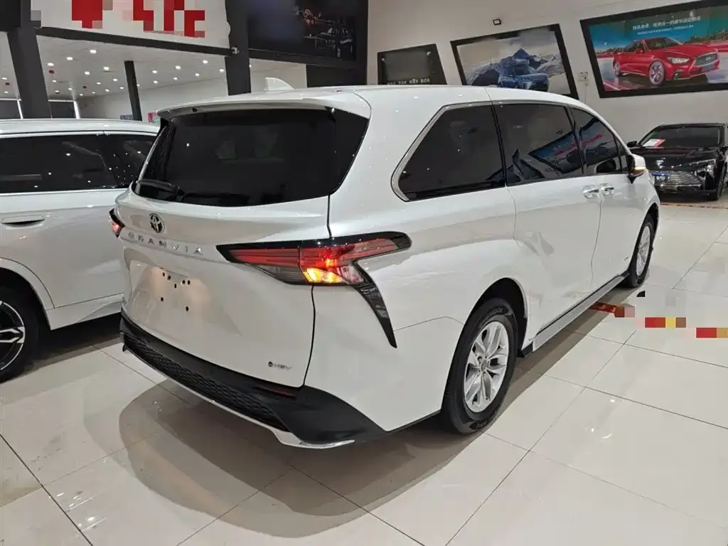 Toyota Granvia — фото 6