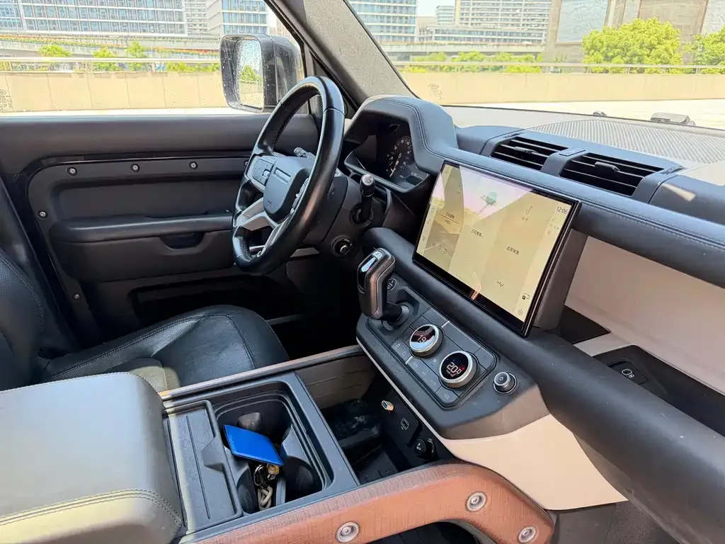 Land Rover Defender — фото 10