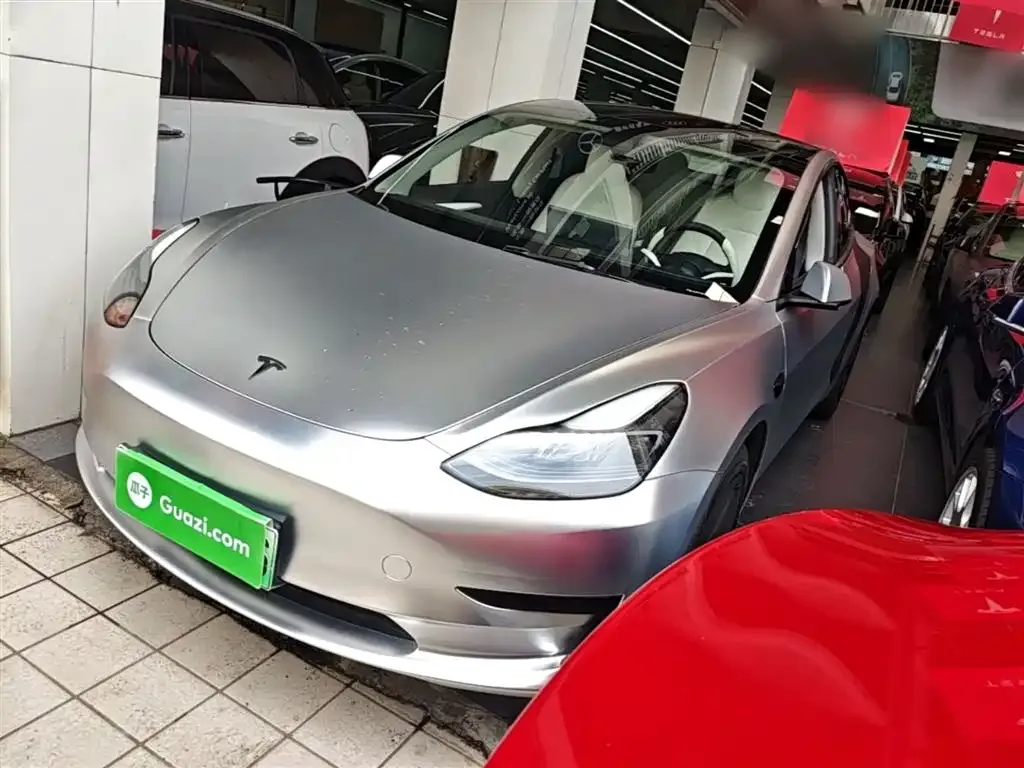 Tesla Model 3 — фото 1