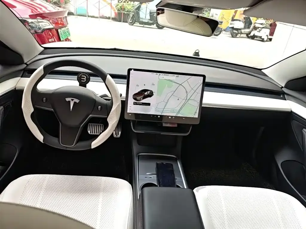 Tesla Model 3 — фото 7