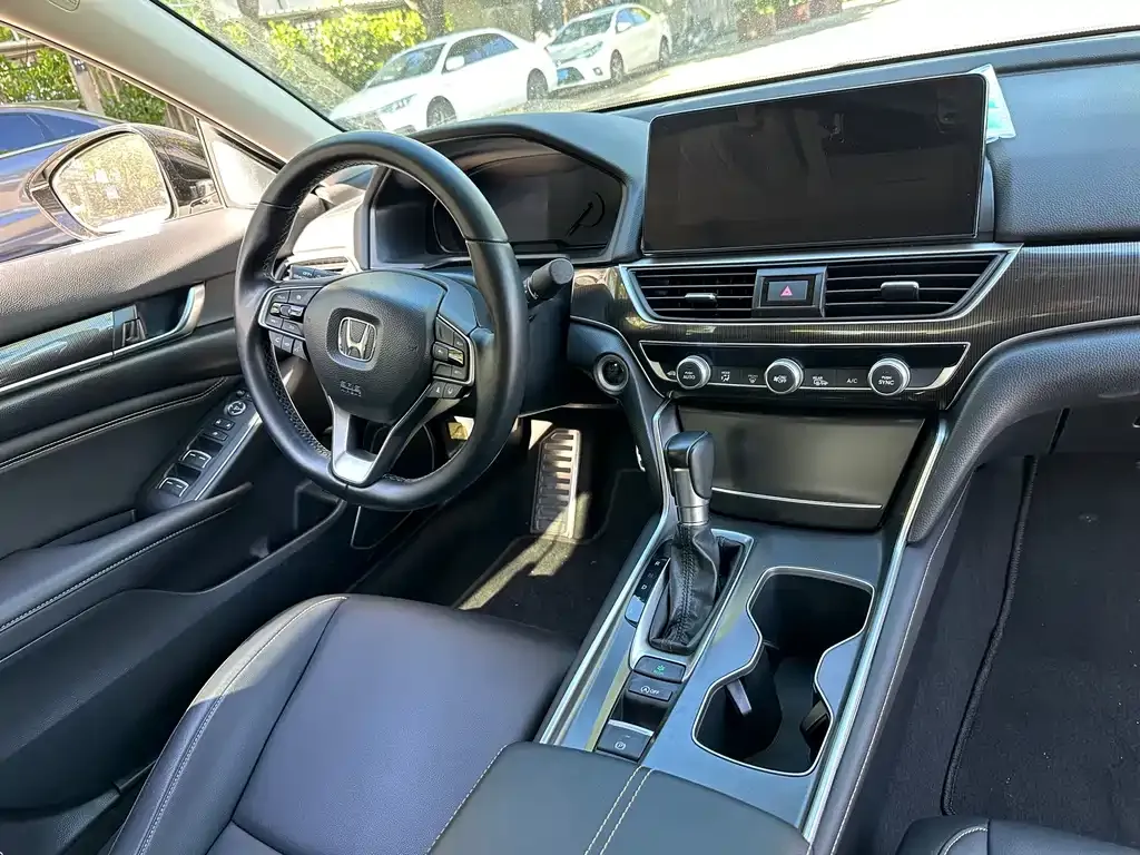 Honda Accord — фото 10