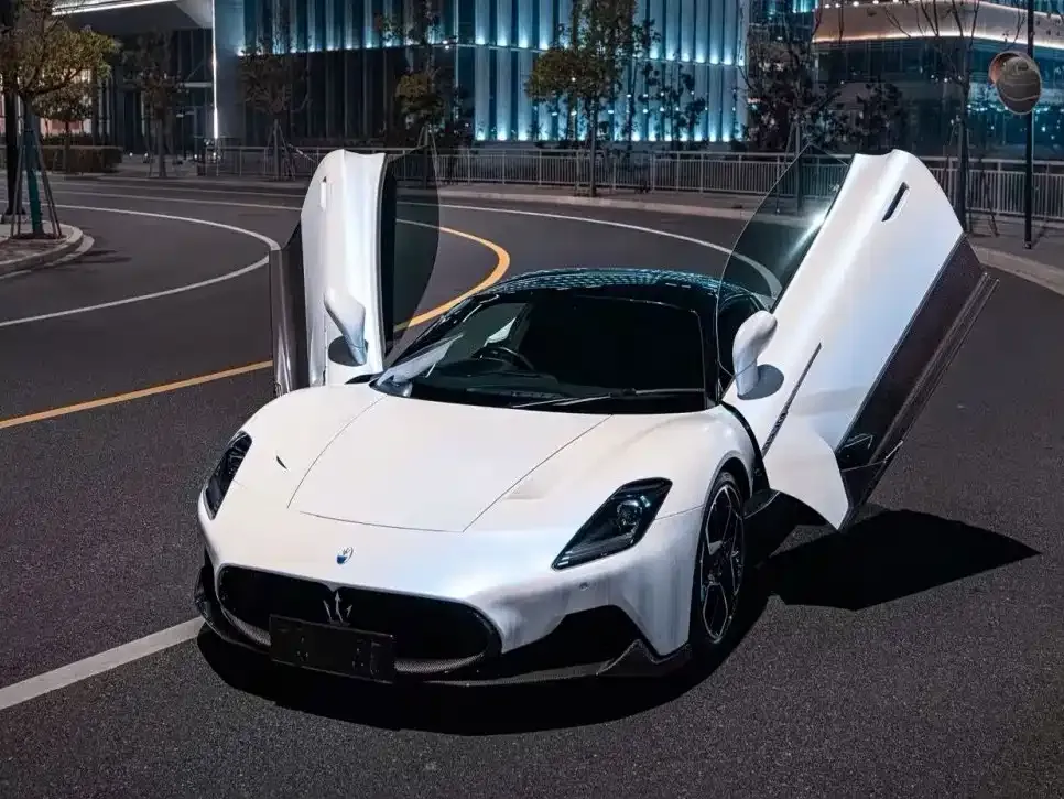 Maserati MC20
