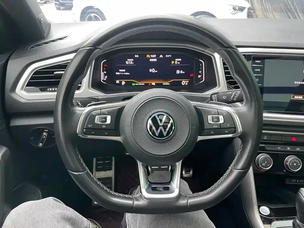 Volkswagen T-Roc — фото 6