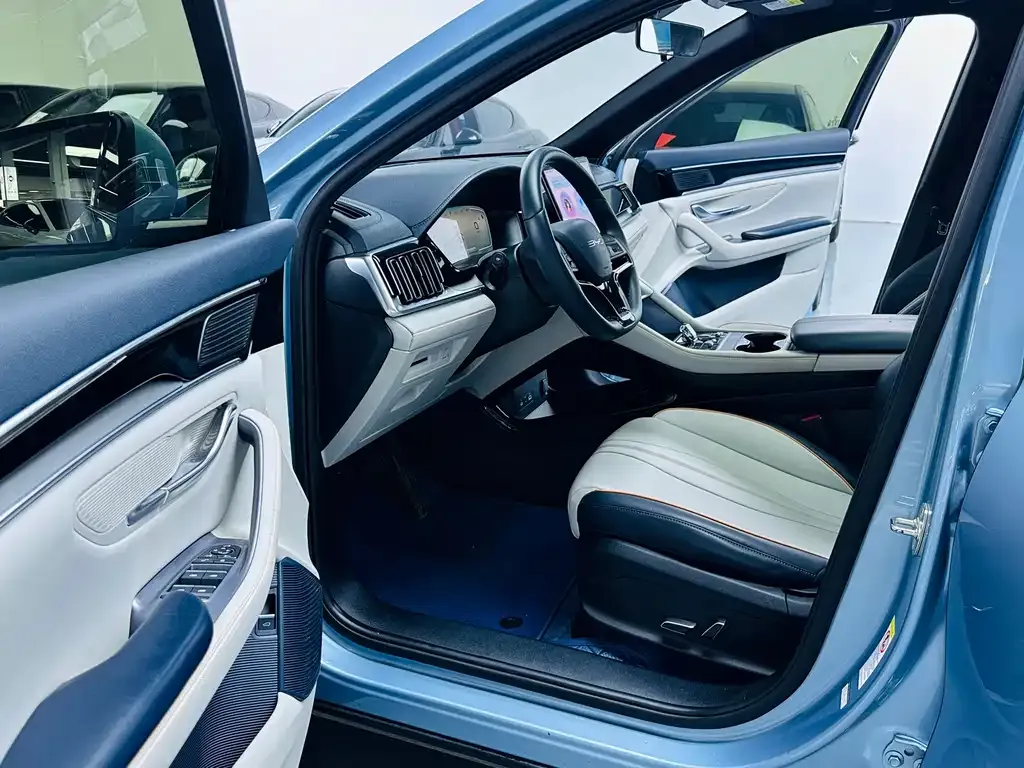 BYD PLUS New Energy — фото 10