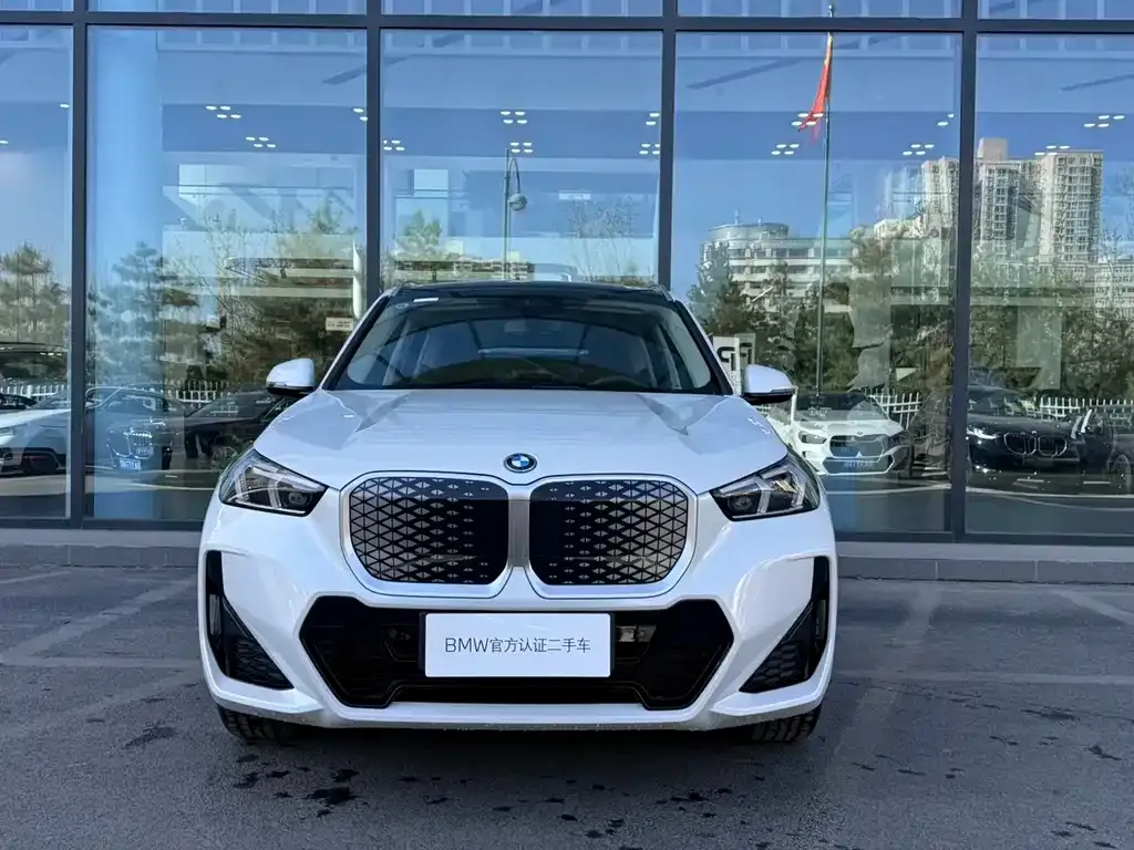 BMW iX1 2025 из CN, фото 8