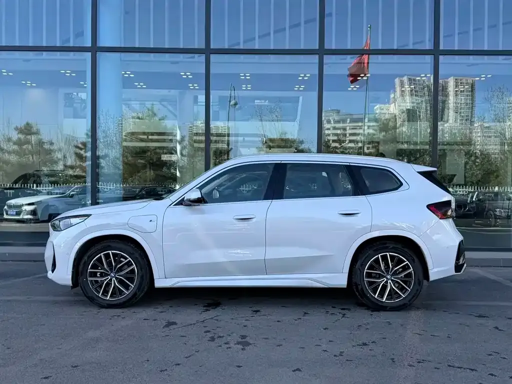 BMW iX1 2025 из CN, фото 6
