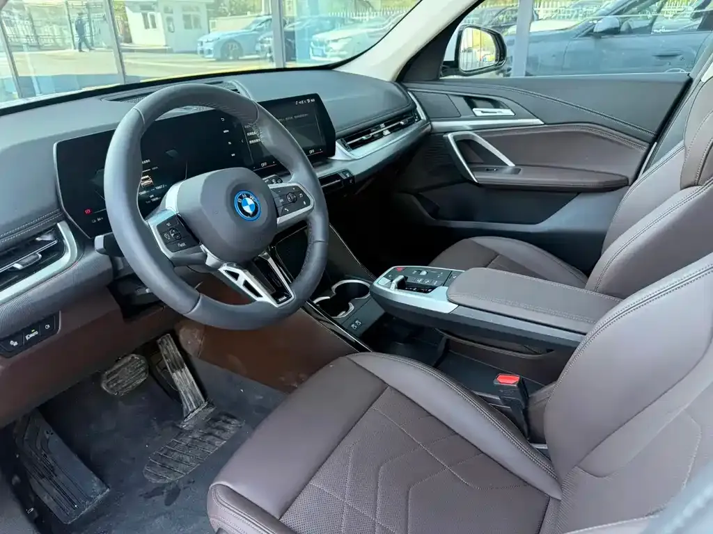 BMW iX1 2025 из CN, фото 4
