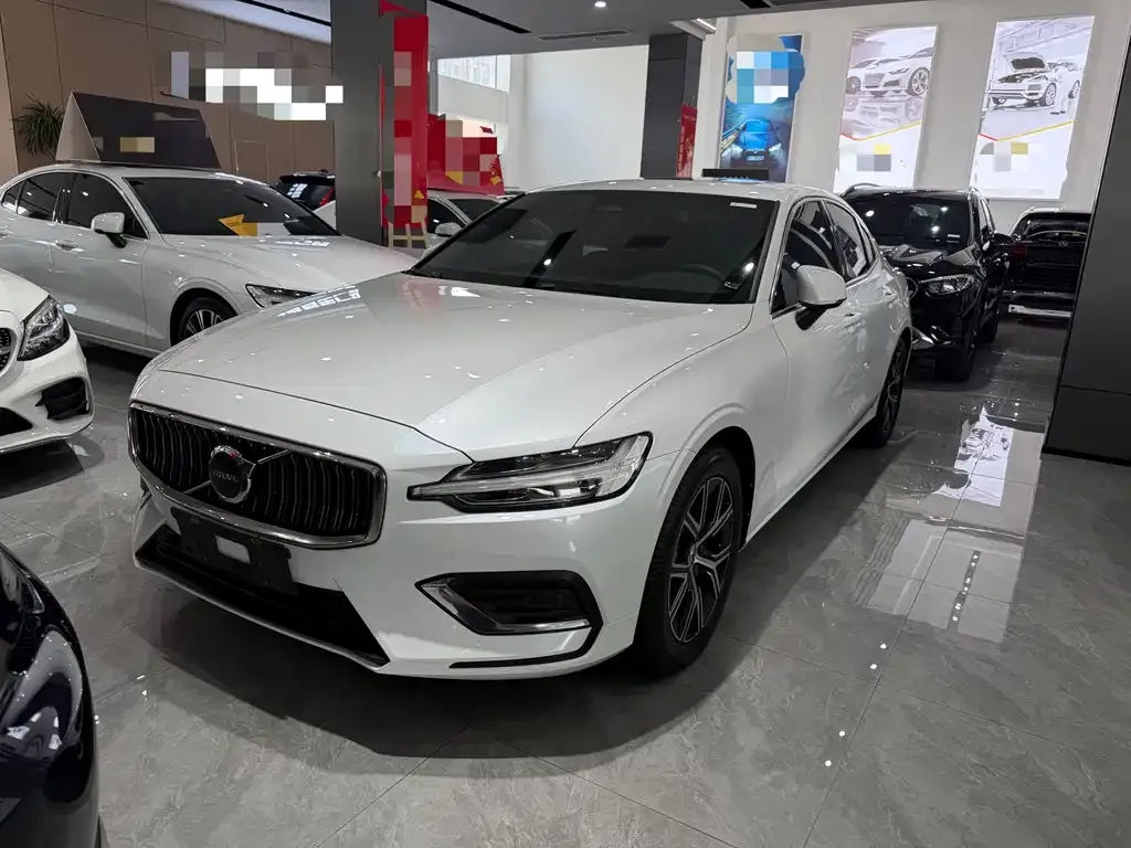 Volvo S60 — фото 1