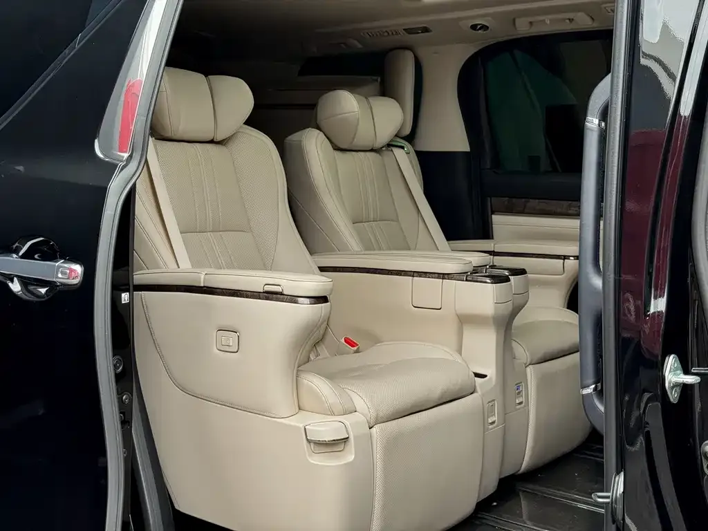 Toyota Vellfire 2023 из CN, фото 2