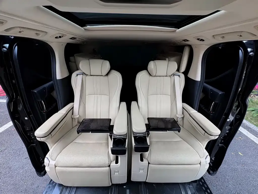 Toyota Vellfire 2023 из CN, фото 5