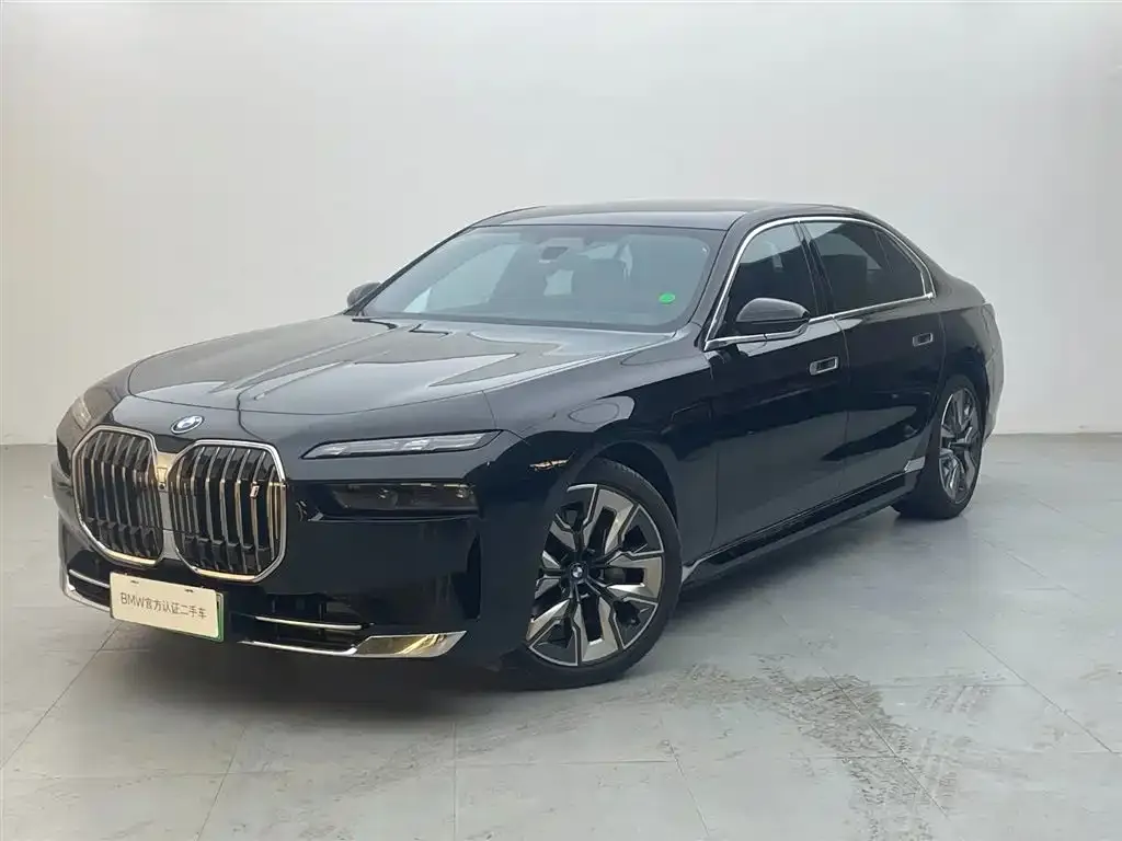 BMW i7