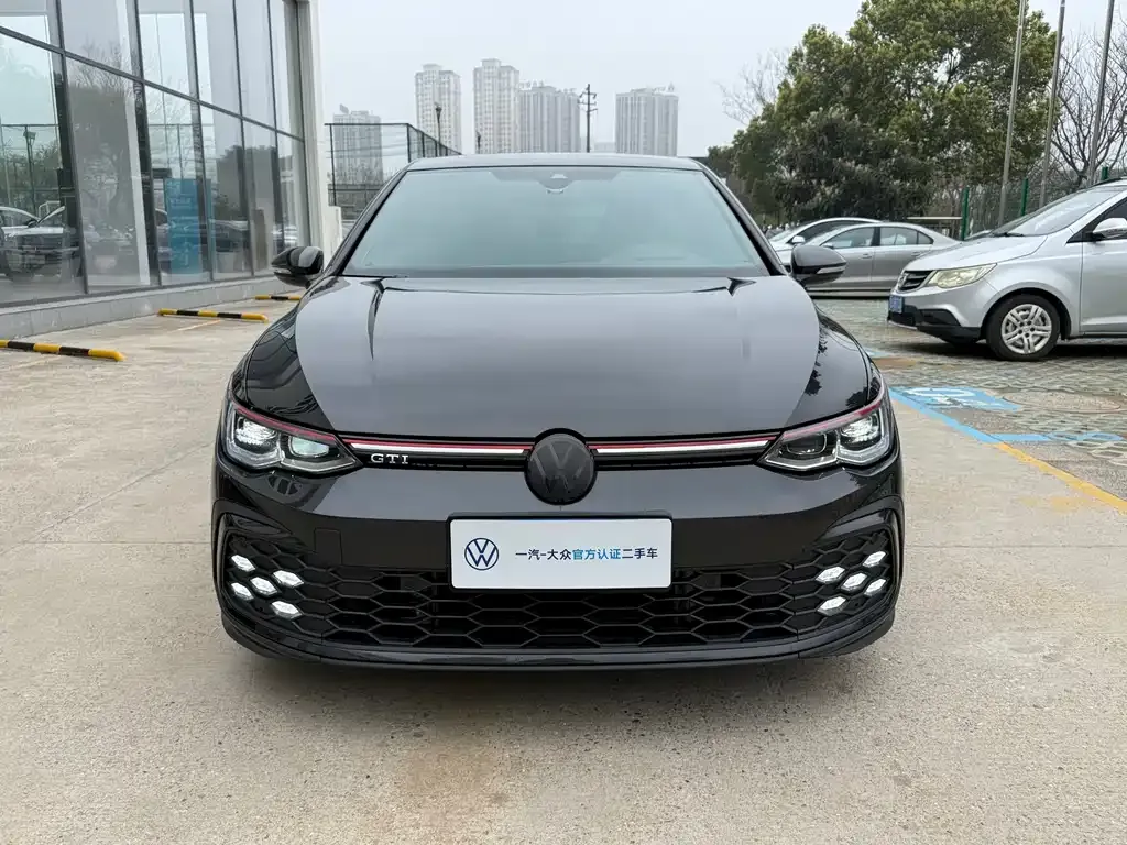 Volkswagen Golf GTI — фото 1