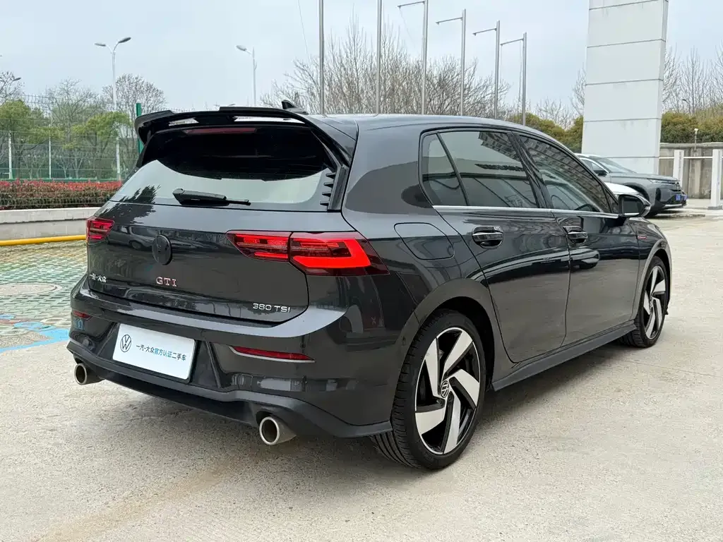 Volkswagen Golf GTI — фото 9