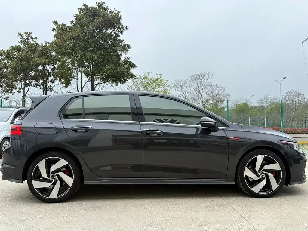 Volkswagen Golf GTI — фото 8