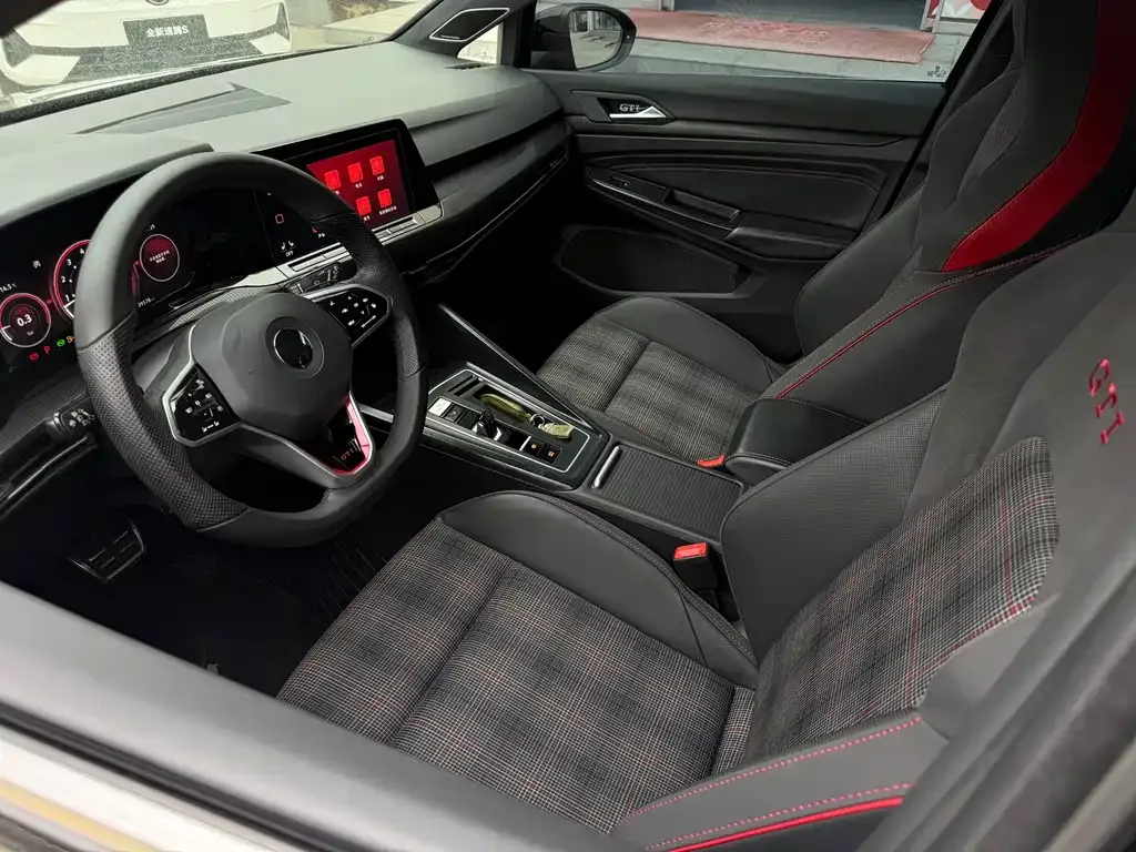 Volkswagen Golf GTI — фото 6