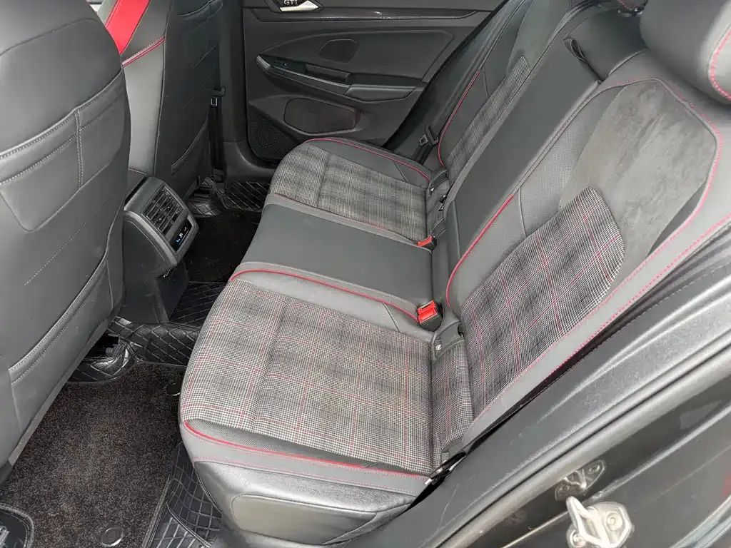 Volkswagen Golf GTI — фото 4