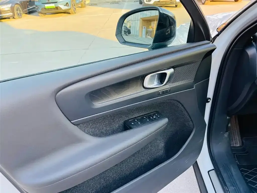 Volvo XC40 NEV 2023 из CN, фото 2