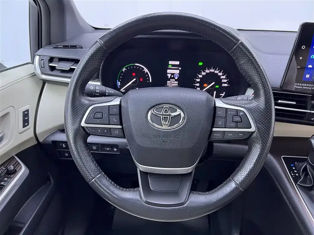 Toyota Granvia — фото 7