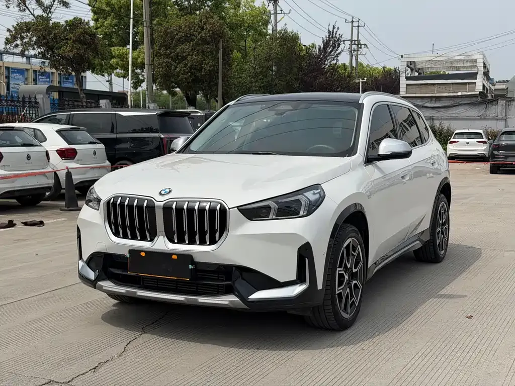 BMW X1 — фото 1