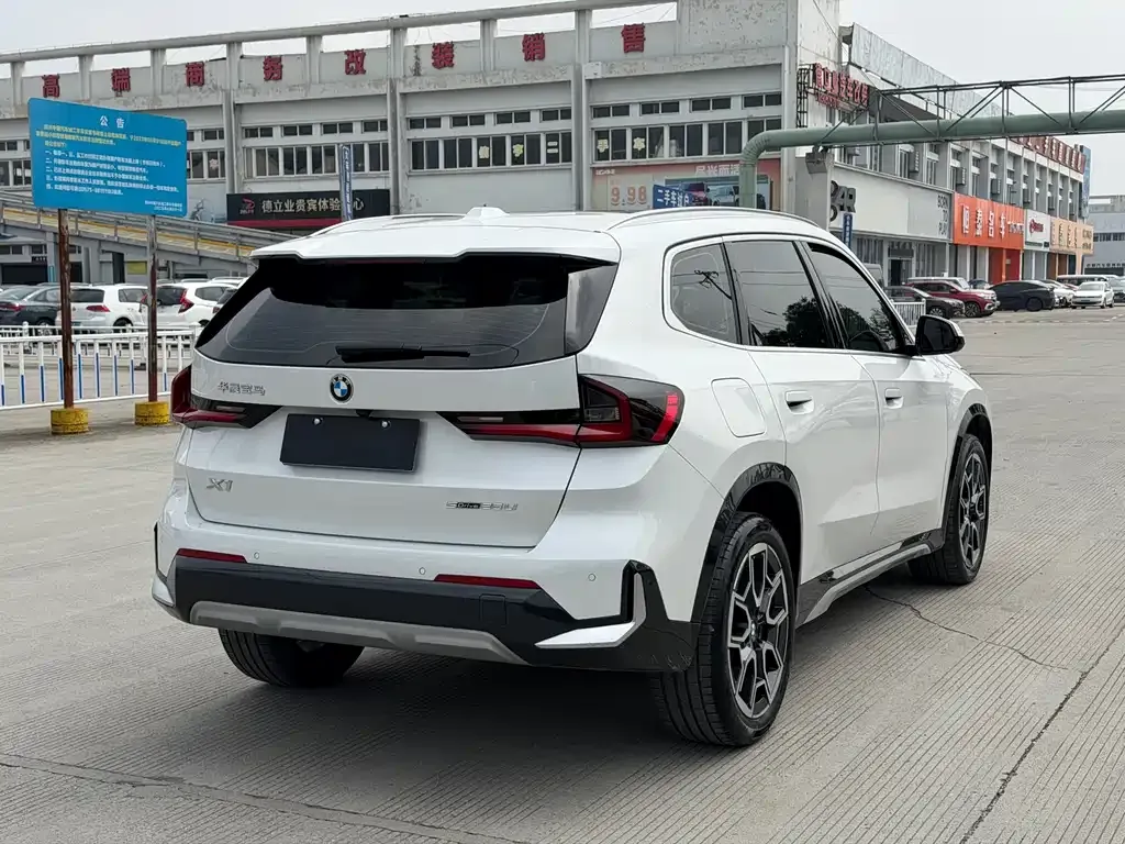 BMW X1 — фото 10