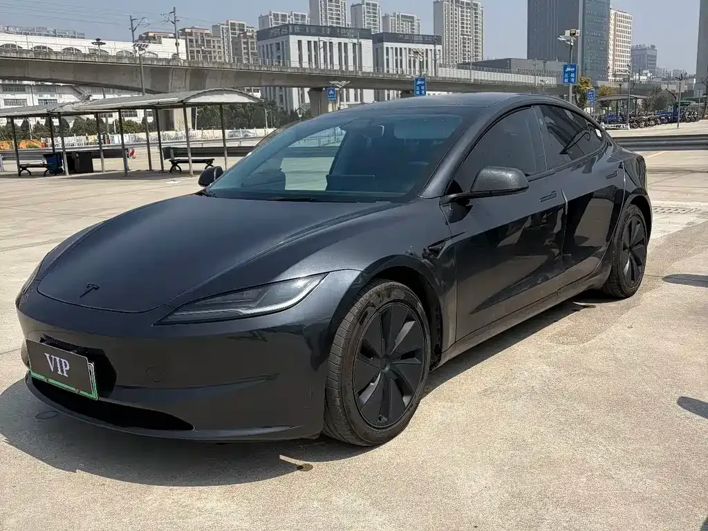 Tesla Model 3 — фото 1
