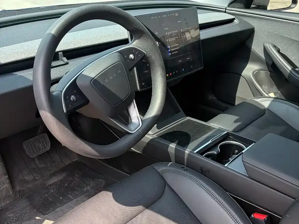 Tesla Model 3 — фото 3