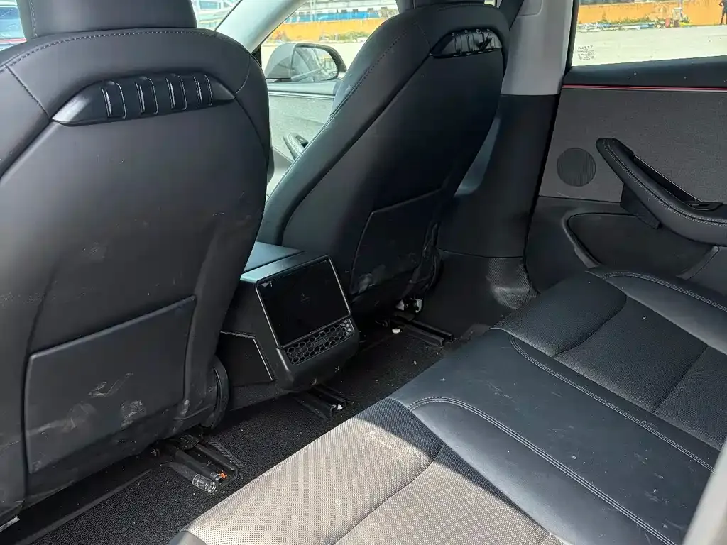 Tesla Model 3 — фото 2